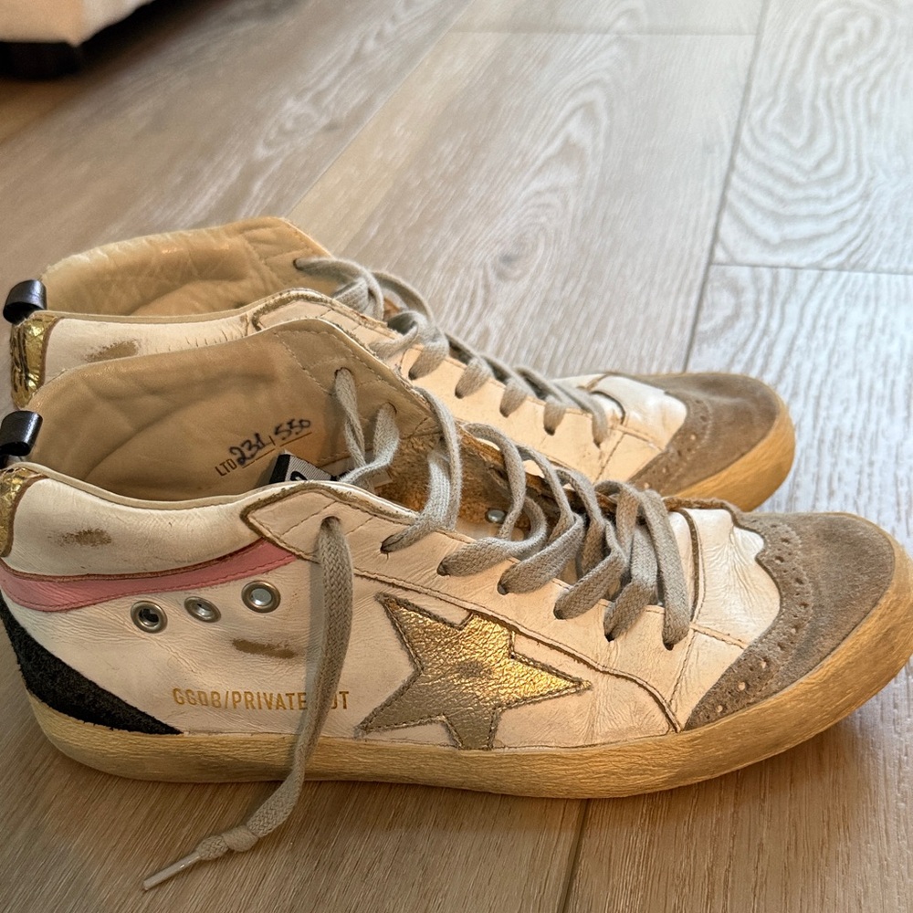 Golden Goose White and Gold Star Sneakers - Picture 3 of 4